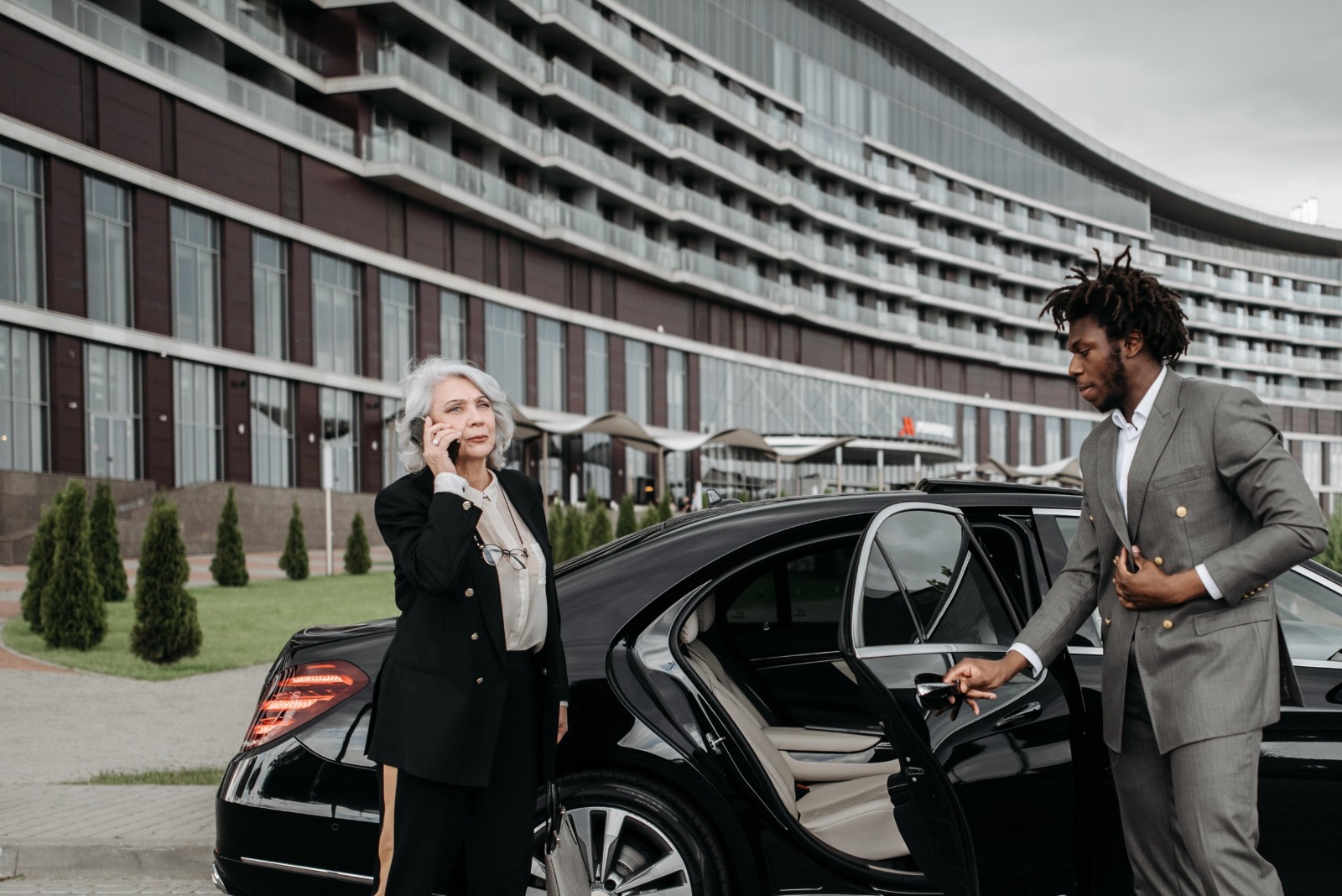 The Complete Guide to Choosing a Limo Vancouver Airport Service