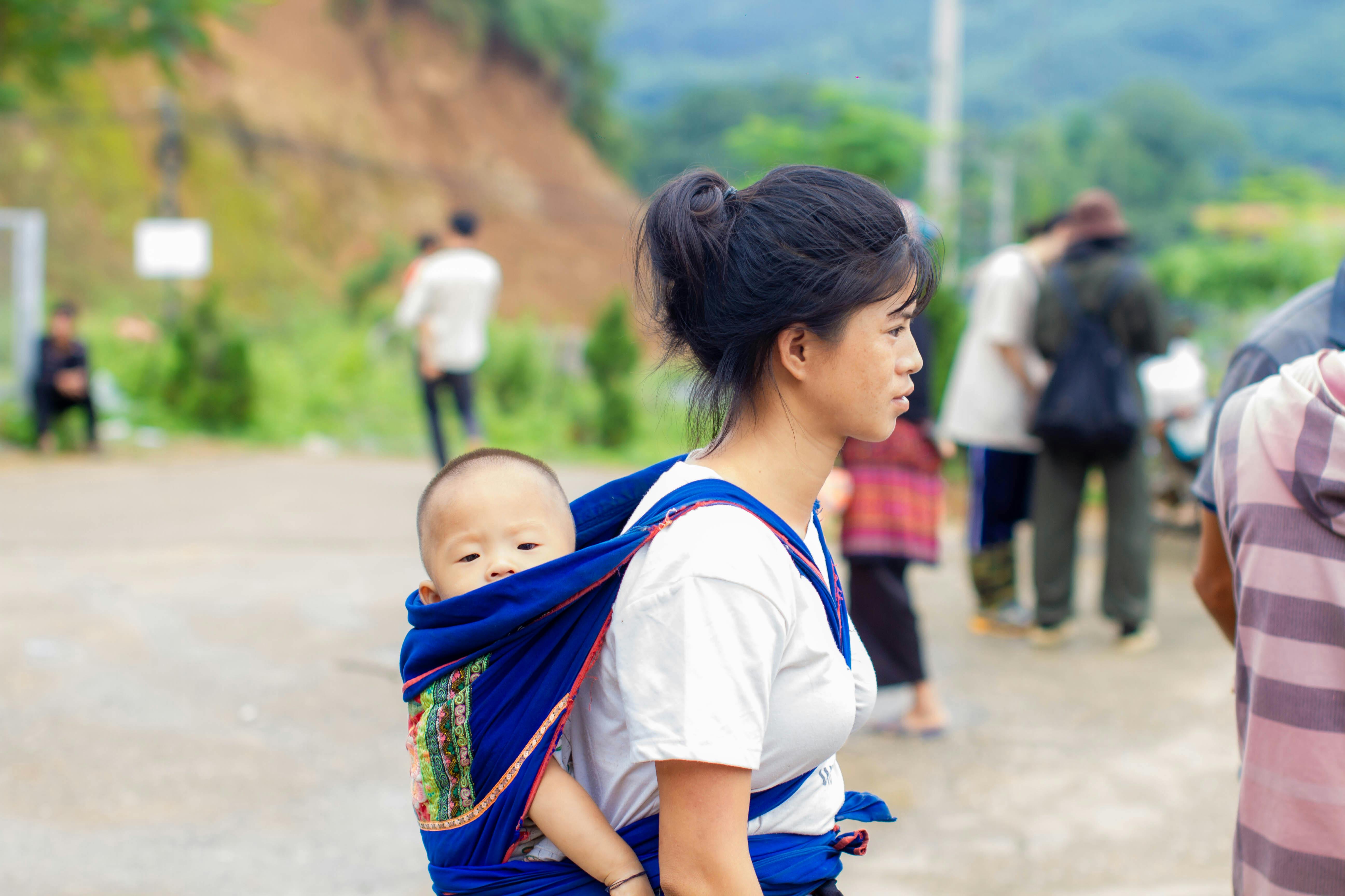 Porte bebe banane : confort, sécurité et liberté pour les parents modernes