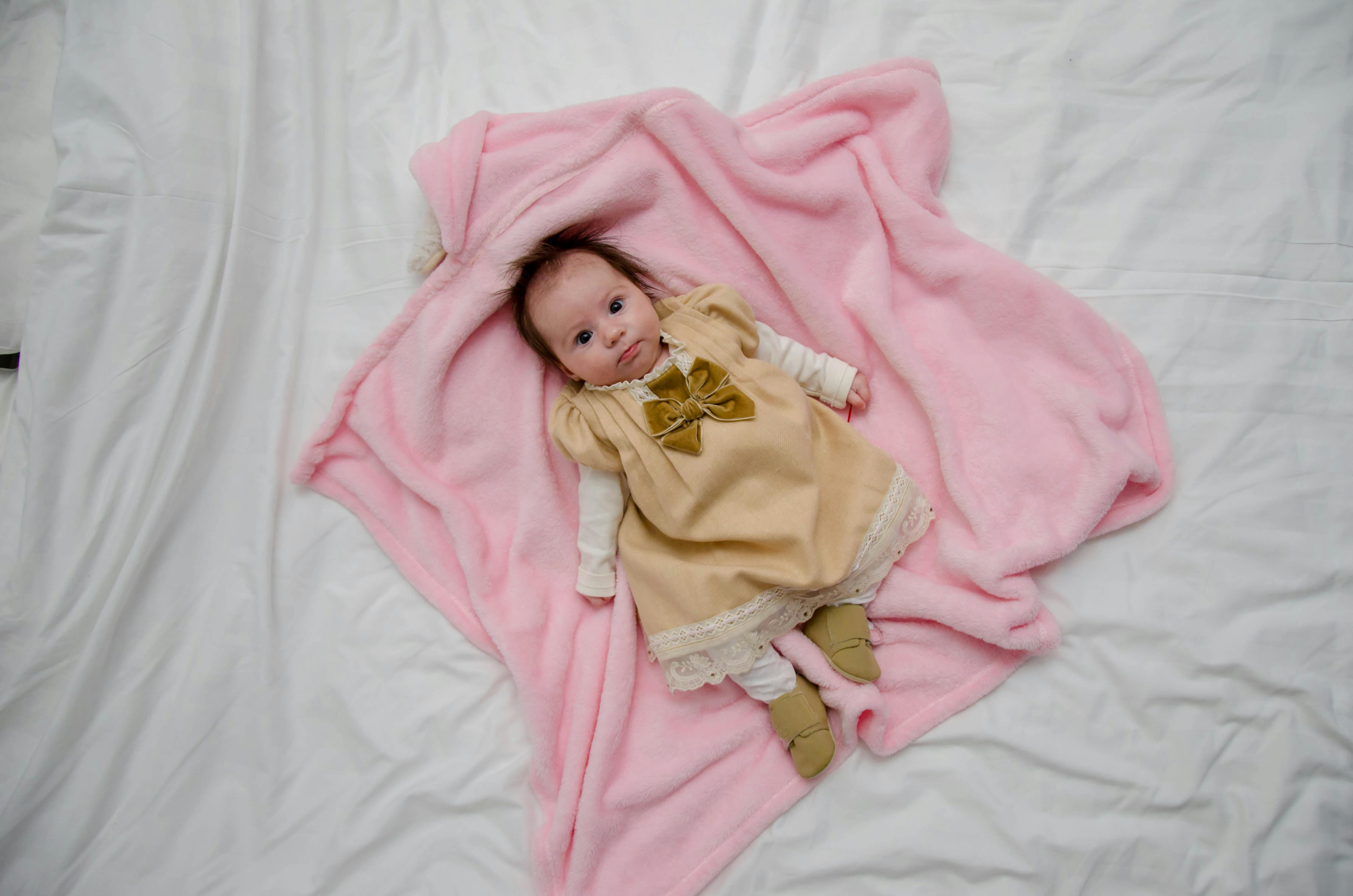 Pourquoi choisir une couverture bébé naissance pour votre petit trésor
