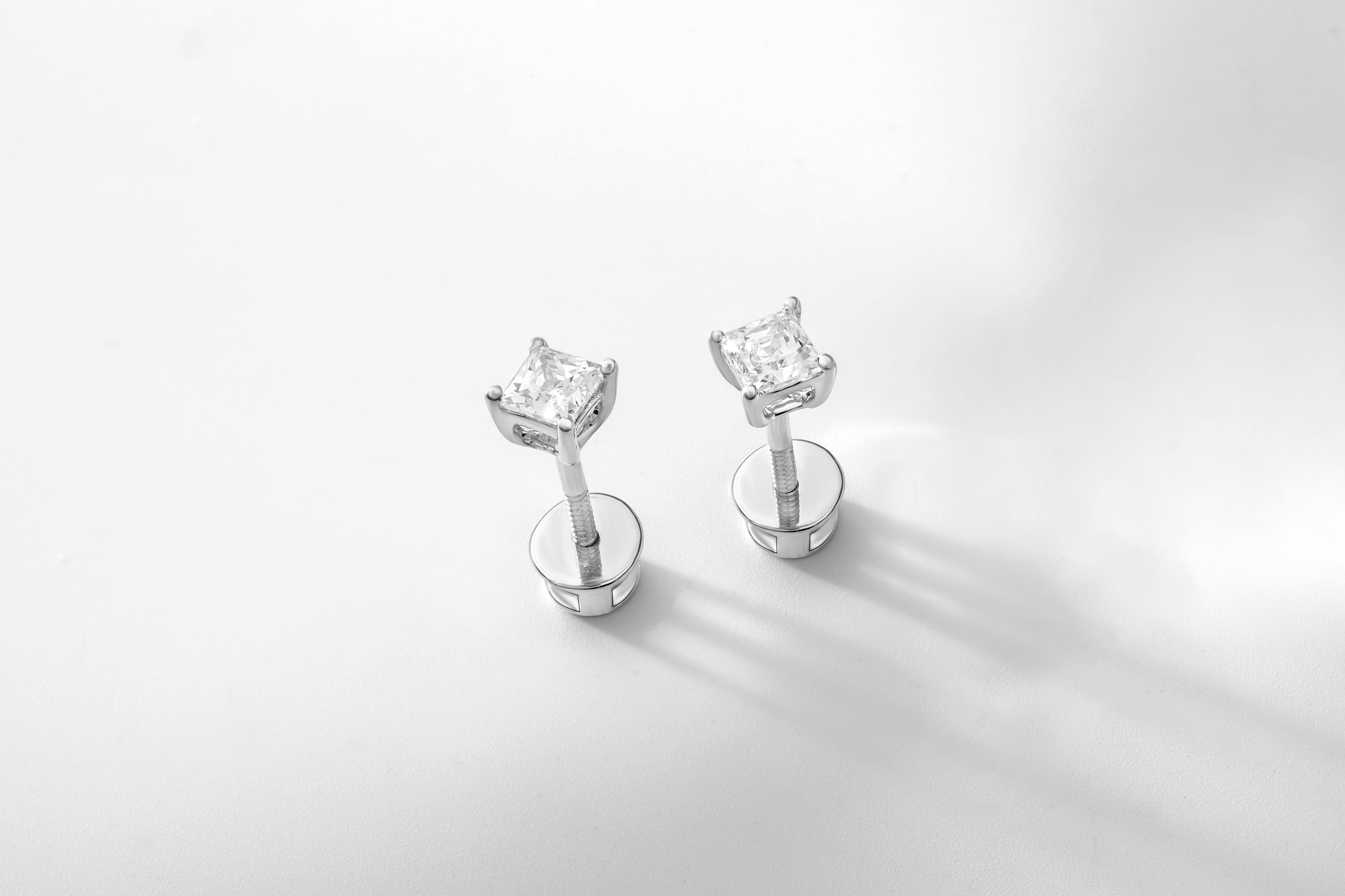 Brightly Grown Guide to Diamond Stud Earrings